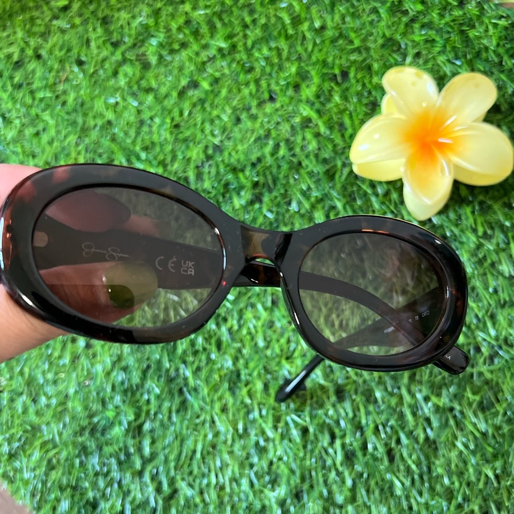 JESSICA SIMPSON Sunglasses